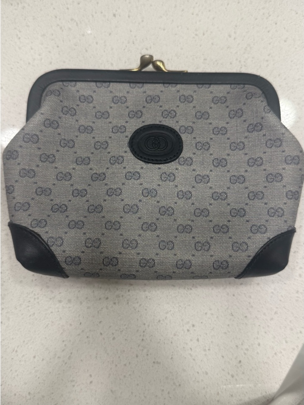 *AUTHENTIC* Vintage Gucci Black Leather Wallet with Gold Double-G Kiss Lock